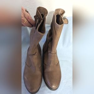 Clark's Ladies Brown Leather Boots. Mid Calf Size 7